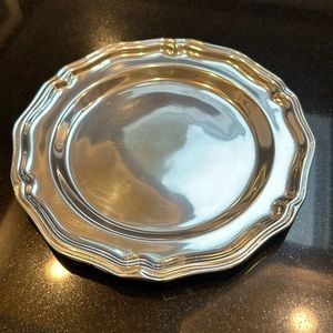 Wilton Armetale platter; 10" round.